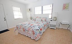 Siesta Key Haven - Beachside Pool Villa